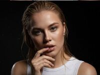 naked camgirl masturbating with vibrator ValyMorgan