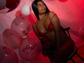 naked girl with webcam masturbating with vibrator AdaraZaens