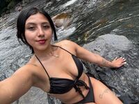 camwhore masturbating with vibrator AgatheRoux