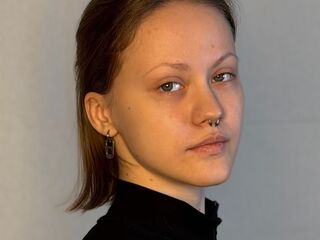 free webcam chatroom AlainaCaveness