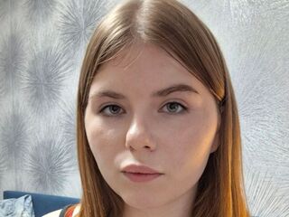 cam girl playing with sextoy AliaFerrarini