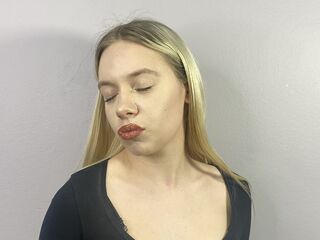 naked camgirl masturbating with vibrator AlicaCafarella