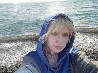 camslut topless AliceEiller