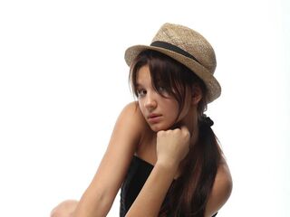 hot cam slut AmaraLace