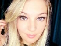 cam girl playing with dildo AnaysAnao