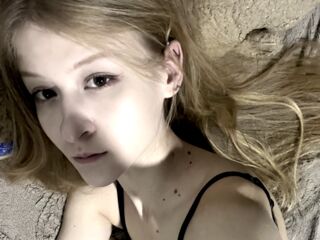 naked webcamgirl AngelaSoft