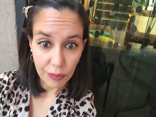 hot naked camgirl Anilise