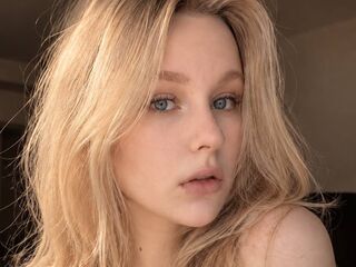 topless webcamgirl AnnaReen