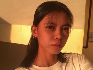 naked camgirl masturbating with vibrator AnnahGrace