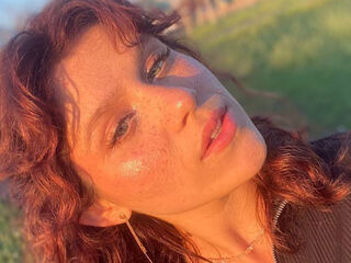 adult webcam chatroom AstridChing