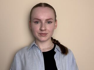 beautiful girl webcam BettyannGrenon