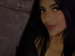 naked cam girl masturbating CamyRoux