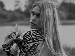 camgirl photo CharisseBuonomo