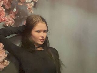 adult cam show CharisseChappel