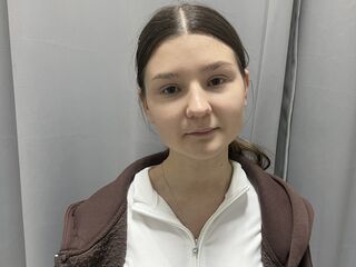 camgirl playing with dildo CherylLeen