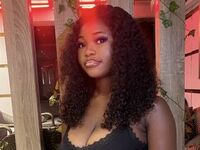 camslut spreading pussy CreamieNelly