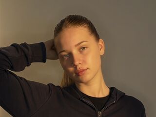 naked camgirl photo CristalCinnamond