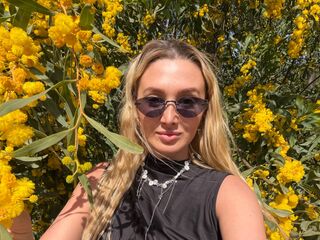 naked girl with cam fingering DelaineClowerd