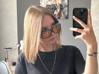 camgirl masturbating with sextoy ElidaGonchoff