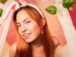 camgirl showing pussy EmmaMonnet