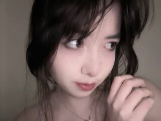 hot cam girl fingering shaved pussy EvaFialka