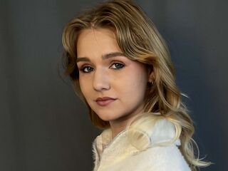 nude webcamgirl HelenPetrini