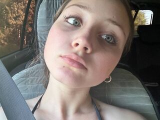 hot cam girl fingering shaved pussy HelgaHumenik