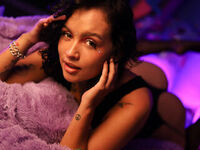 naughty cam girl masturbating with dildo IsabellaMontier