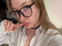 camgirl shaving pussy JadeDerrow
