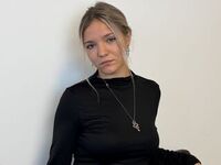 cam girl masturbating with dildo KeiraTullier