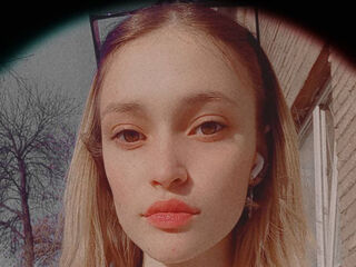 camslut fingering wet pussy KendalSommella