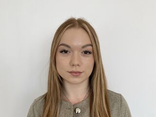 naughty cam girl masturbating with dildo KenishaDiamond