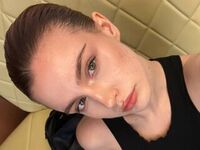 mastubating web cam girl KlaraGogins