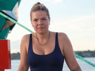 cam girl masturbating with dildo KlaraVan