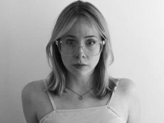 camgirl masturbating with vibrator LanaAmster