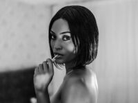 naked cam girl masturbating with dildo LarissaMartini