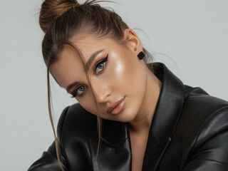 hot chatroom LauraDeans