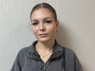 cam girl chatroom LauraTang