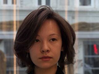 camslut fingering shaved pussy LauretteBumba