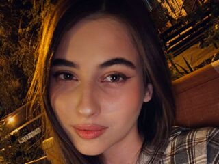 naked camgirl photo LeiaFrost