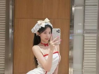 hot striptease cam LilyYuan