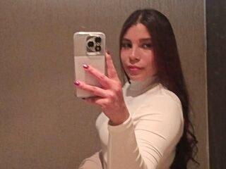 naughty camgirl masturbating with vibrator LizzieWells
