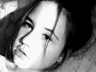 topless cam girl LoriFlox