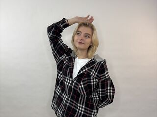 camgirl masturbating with vibrator LorieYancy