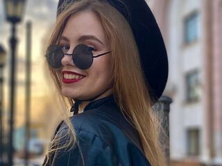 girl naked MaiaOshman