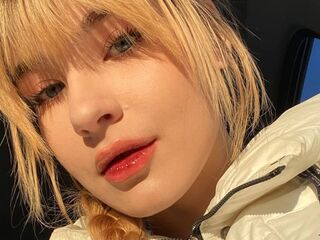 camgirl playing with sextoy MarianaMeola