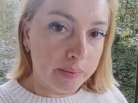 naked girl with webcam masturbating with vibrator MiaBloomie
