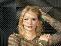 adultcam picture MiaLloydy