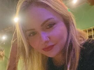 camgirl shaving pussy MonicaCaroline