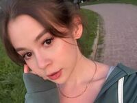 topless cam girl MozelleSchenz